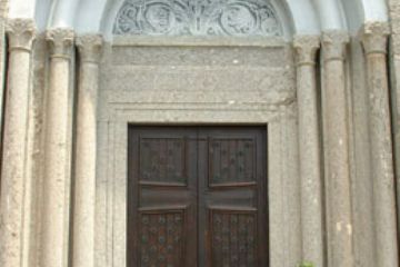 Chiesa di San Costanzo - Portone Ingresso